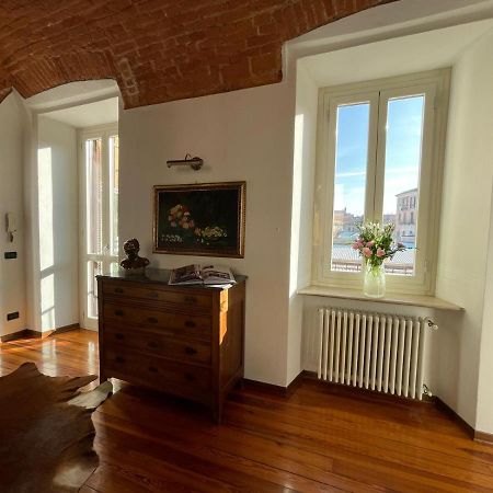 Large, Luxurious Family Apartment In Biella'S Historic Center エクステリア 写真